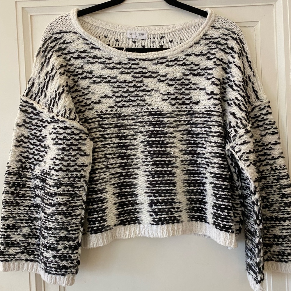 UEC vestique brand cropped style sweater. Size small